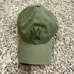 NY Yankees army green hat